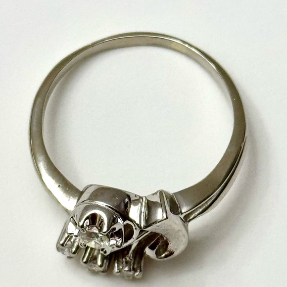 14kt White Gold and Diamond Estate Ring - Picture 3 of 5